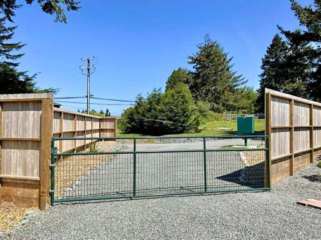 1830 Dixie Lane, Dows Prairie, CA 95519