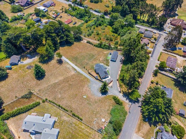 1830 Dixie Lane, Dows Prairie, CA 95519
