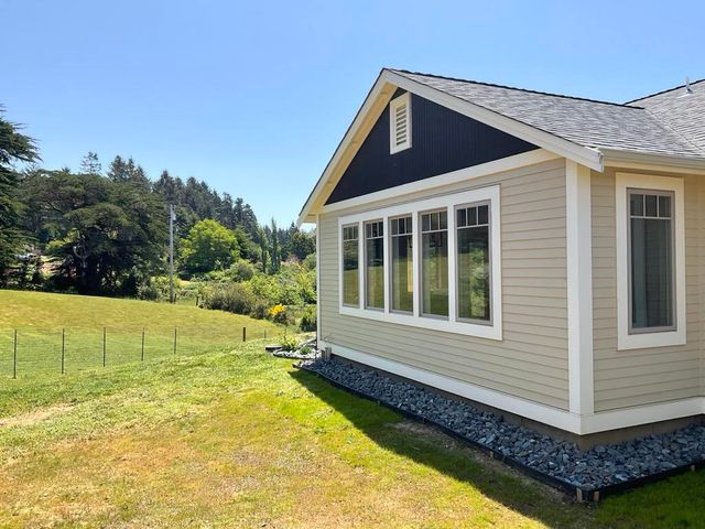 1830 Dixie Lane, Dows Prairie, CA 95519