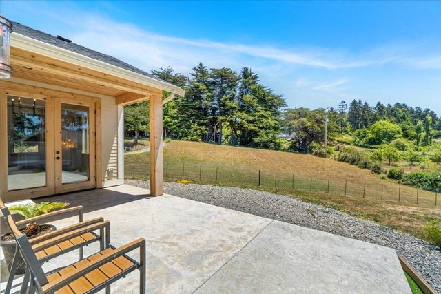 1830 Dixie Lane, Dows Prairie, CA 95519