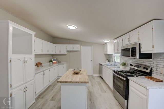 501 Wildlife Lane, Bossier City, LA 71112