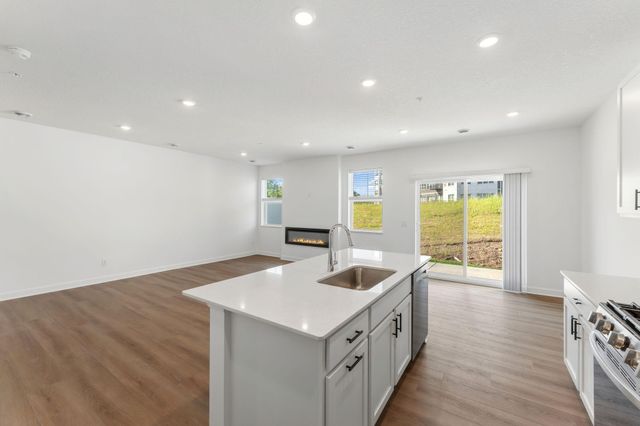 4034 Hayward Avenue N, Oakdale, MN 55128