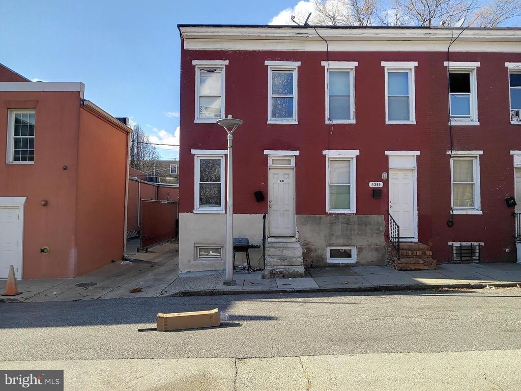 Image 1 of property listing at 1302 N SPRING ST, Baltimore, MD 21213