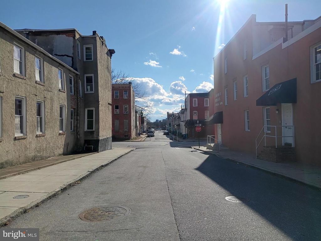Image 10 of property listing at 1302 N SPRING ST, Baltimore, MD 21213