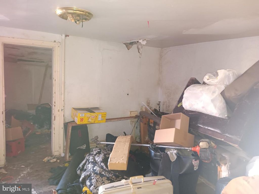 Image 2 of property listing at 1302 N SPRING ST, Baltimore, MD 21213