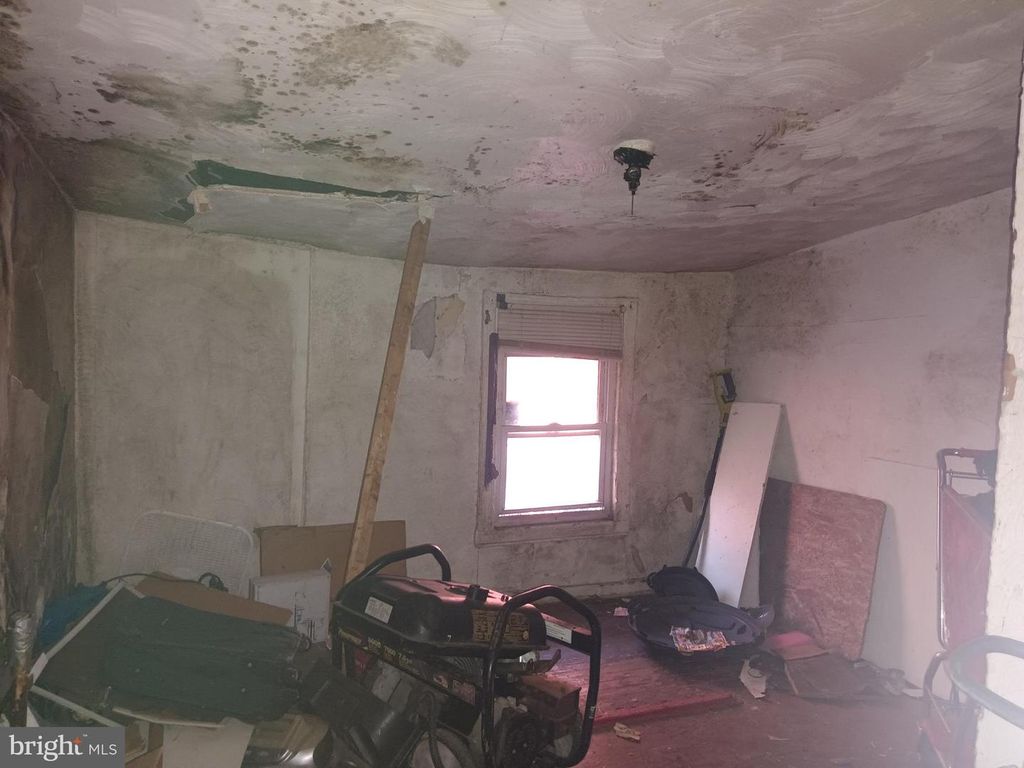 Image 3 of property listing at 1302 N SPRING ST, Baltimore, MD 21213