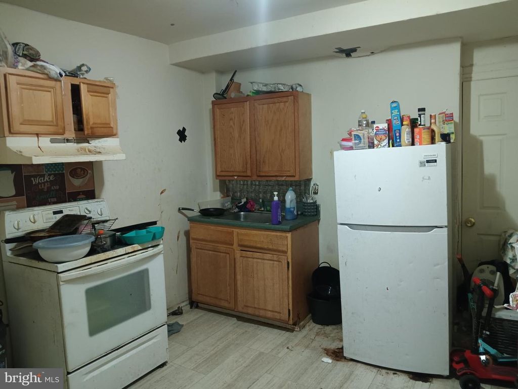 Image 4 of property listing at 1302 N SPRING ST, Baltimore, MD 21213