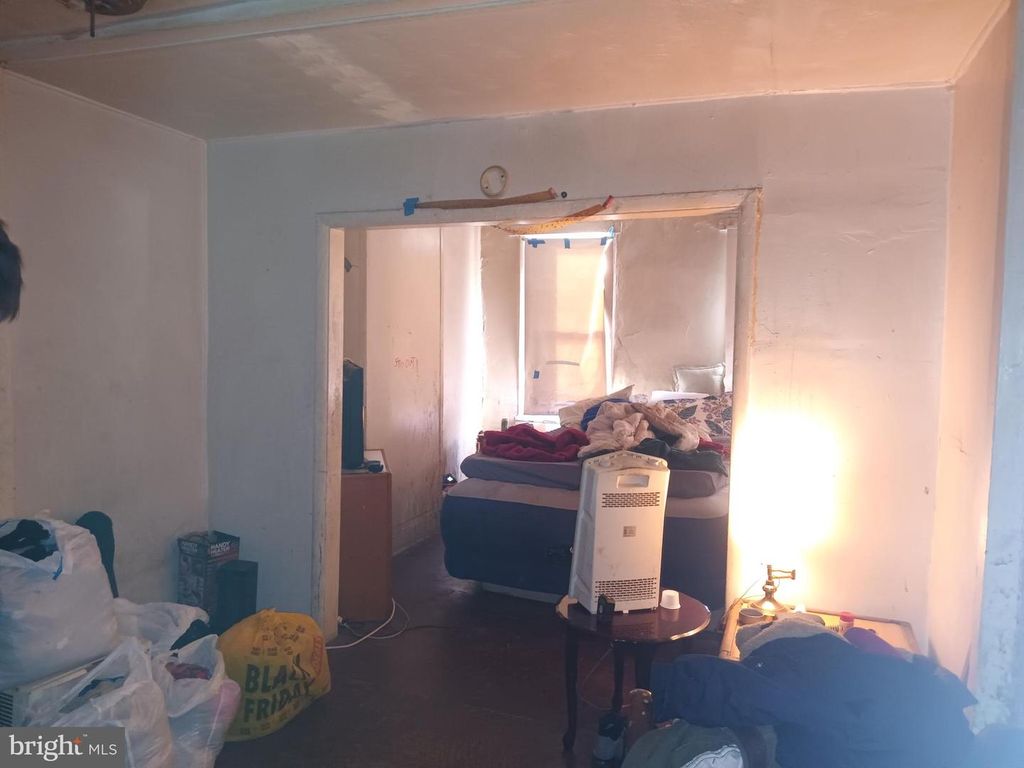 Image 5 of property listing at 1302 N SPRING ST, Baltimore, MD 21213