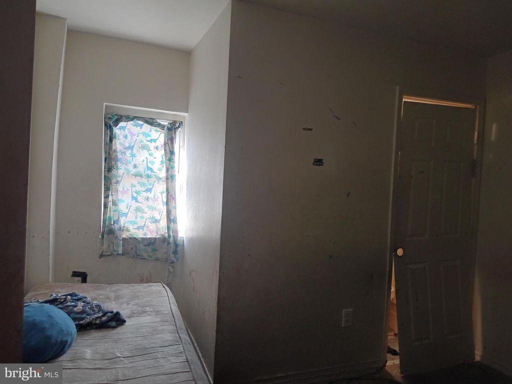 Image 7 of property listing at 1302 N SPRING ST, Baltimore, MD 21213
