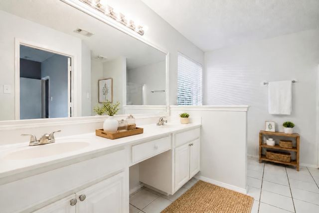 330 Mesquite Hill Drive, Arlington, TX 76002