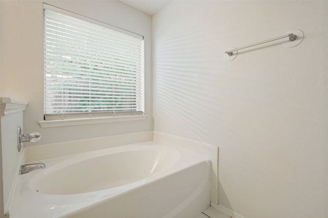 330 Mesquite Hill Drive, Arlington, TX 76002