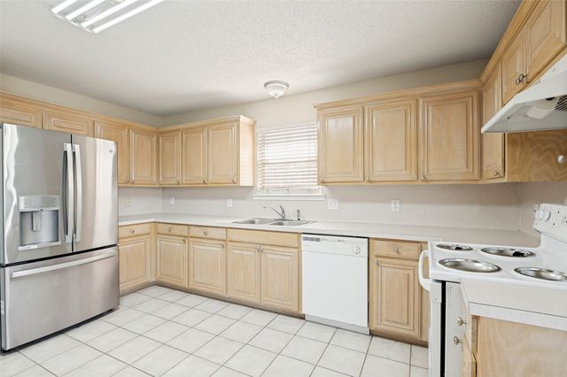 330 Mesquite Hill Drive, Arlington, TX 76002