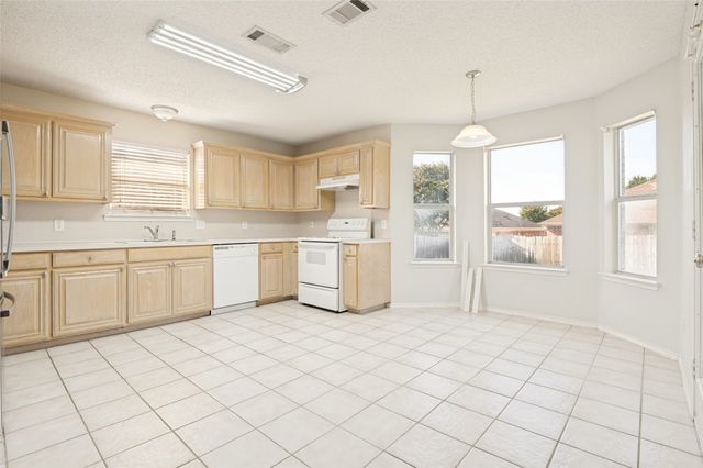 330 Mesquite Hill Drive, Arlington, TX 76002