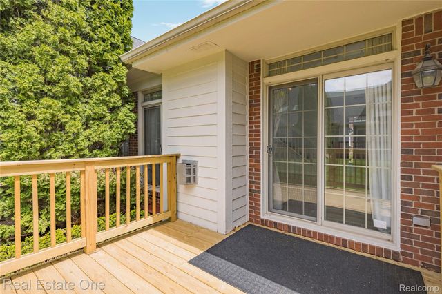 7382 Gateway Drive, West Bloomfield Charter Township, MI 48322