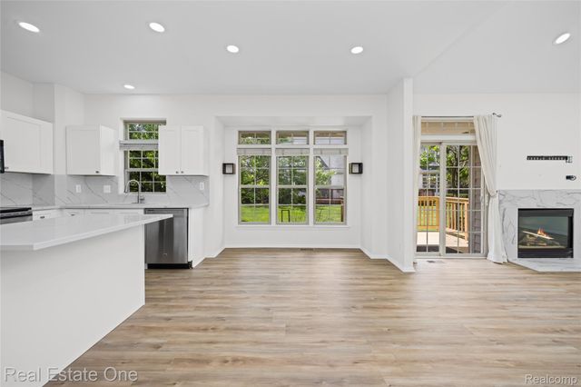 7382 Gateway Drive, West Bloomfield Charter Township, MI 48322