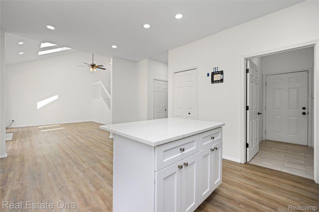 7382 Gateway Drive, West Bloomfield Charter Township, MI 48322