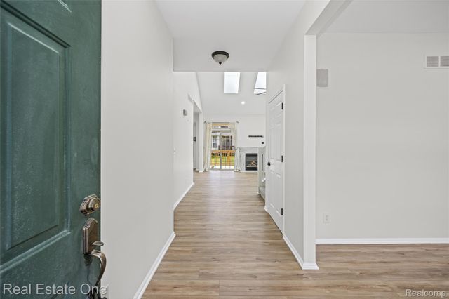 7382 Gateway Drive, West Bloomfield Charter Township, MI 48322