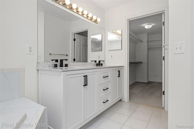 7382 Gateway Drive, West Bloomfield Charter Township, MI 48322