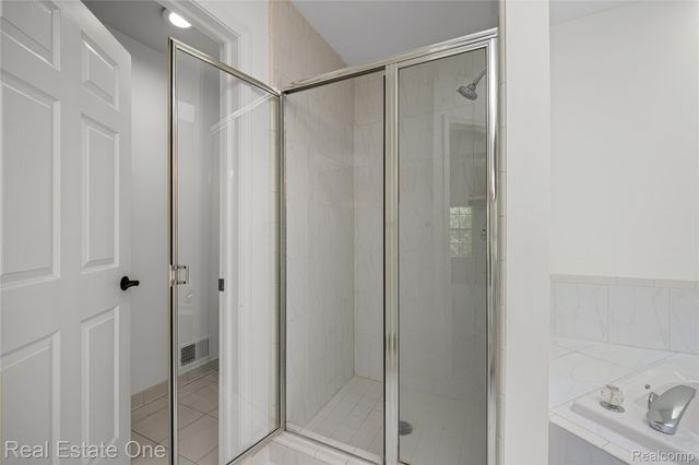 7382 Gateway Drive, West Bloomfield Charter Township, MI 48322
