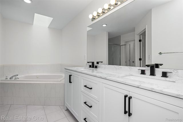 7382 Gateway Drive, West Bloomfield Charter Township, MI 48322