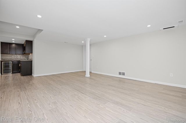 7382 Gateway Drive, West Bloomfield Charter Township, MI 48322