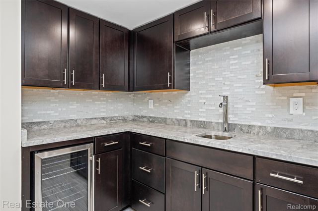 7382 Gateway Drive, West Bloomfield Charter Township, MI 48322
