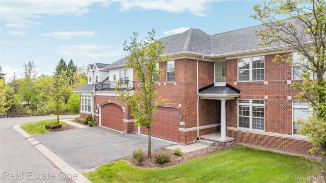 7382 Gateway Drive, West Bloomfield Charter Township, MI 48322