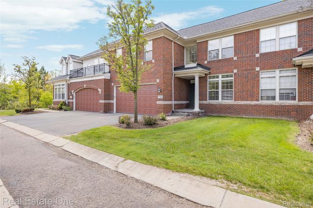 7382 Gateway Drive, West Bloomfield Charter Township, MI 48322