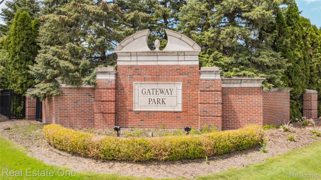 7382 Gateway Drive, West Bloomfield Charter Township, MI 48322