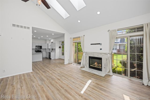 7382 Gateway Drive, West Bloomfield Charter Township, MI 48322