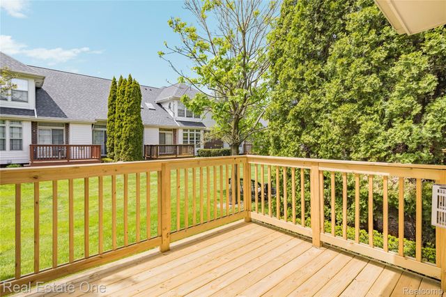 7382 Gateway Drive, West Bloomfield Charter Township, MI 48322