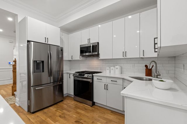 52 BRINKERHOFF ST, Jc, Bergen-lafayett, NJ 07304