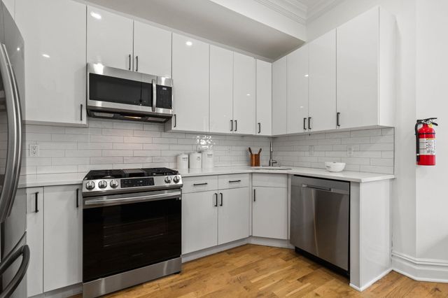 52 BRINKERHOFF ST, Jc, Bergen-lafayett, NJ 07304