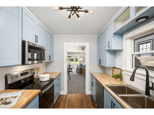 701 N TERRY St, Portland, OR 97217