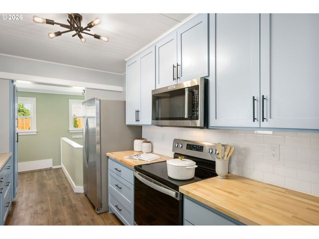 701 N TERRY St, Portland, OR 97217