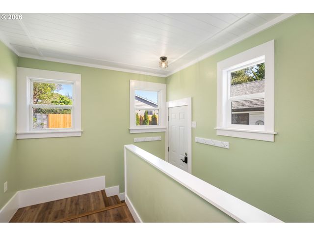 701 N TERRY St, Portland, OR 97217
