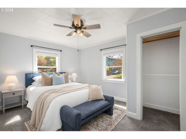 701 N TERRY St, Portland, OR 97217
