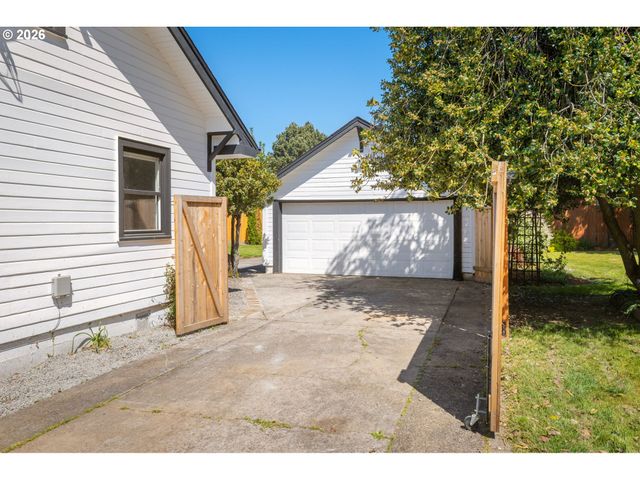 701 N TERRY St, Portland, OR 97217