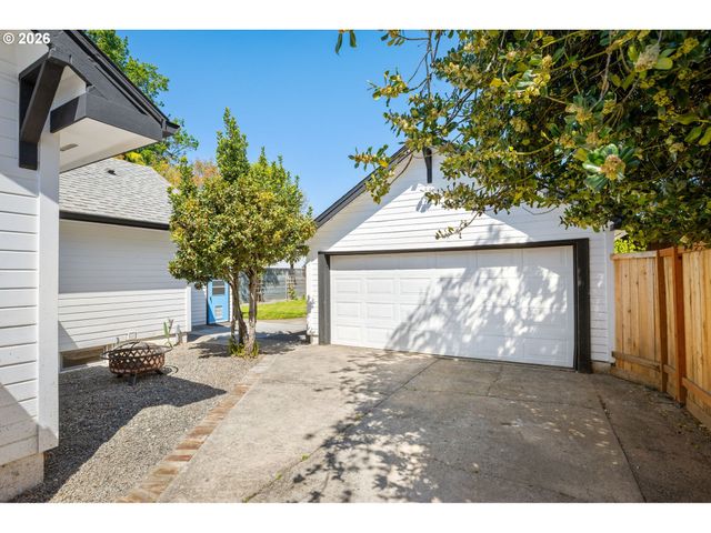701 N TERRY St, Portland, OR 97217