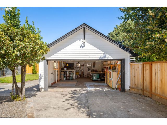 701 N TERRY St, Portland, OR 97217
