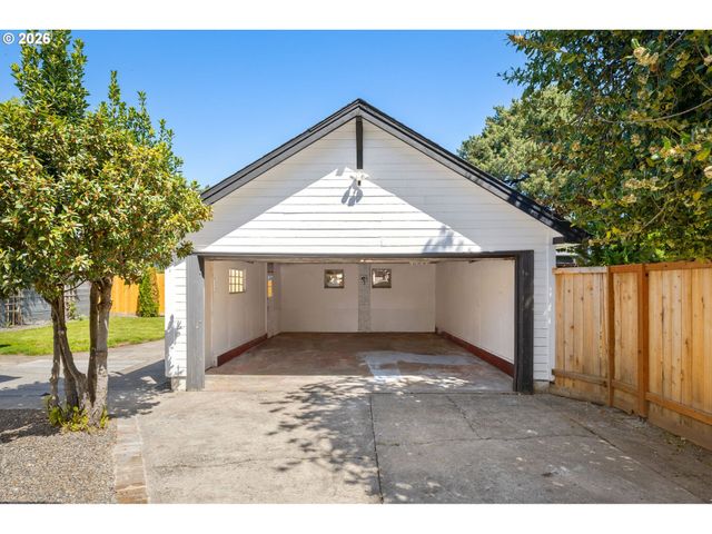 701 N TERRY St, Portland, OR 97217