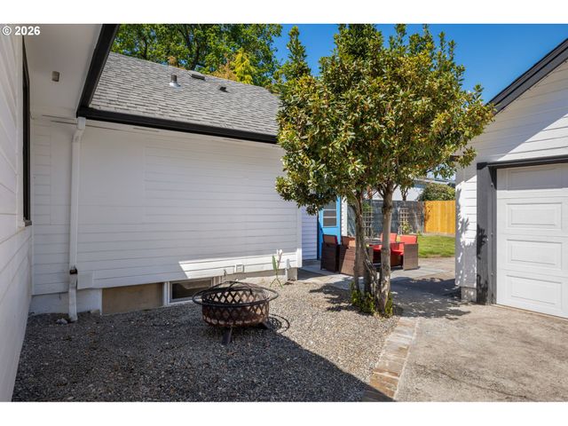 701 N TERRY St, Portland, OR 97217