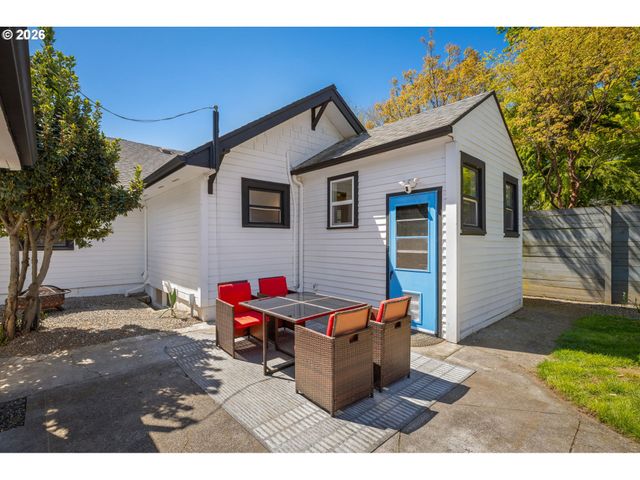 701 N TERRY St, Portland, OR 97217