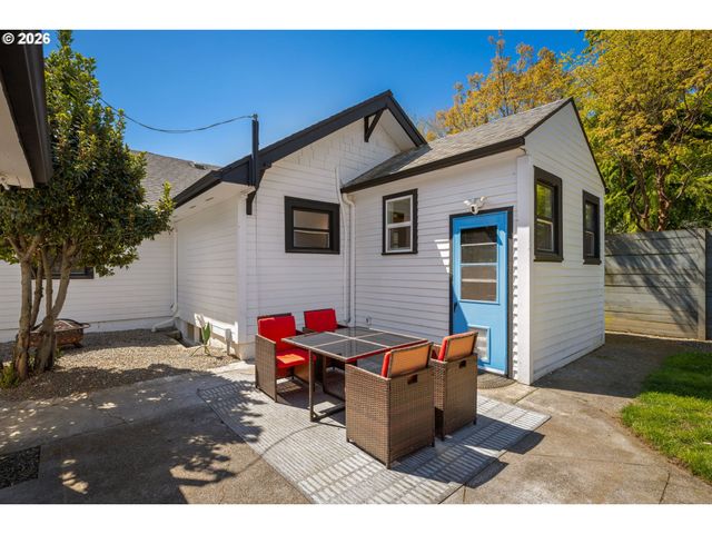 701 N TERRY St, Portland, OR 97217