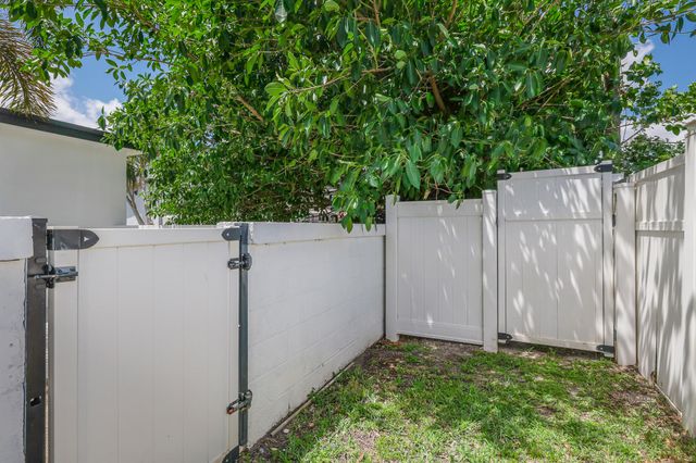 101 NE 57th Court, Fort Lauderdale, FL 33334