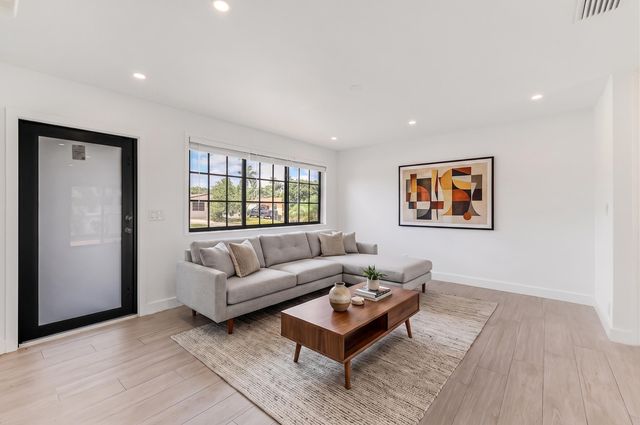 101 NE 57th Court, Fort Lauderdale, FL 33334