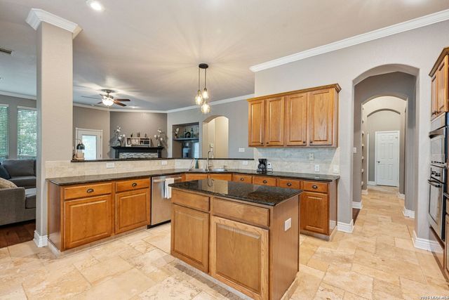 8623 El Pueblo Peak, Helotes, TX 78023