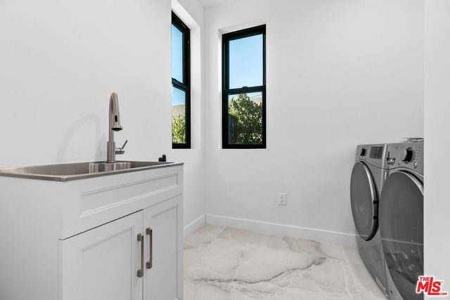 5152 Etiwanda Avenue, Tarzana, CA 91356