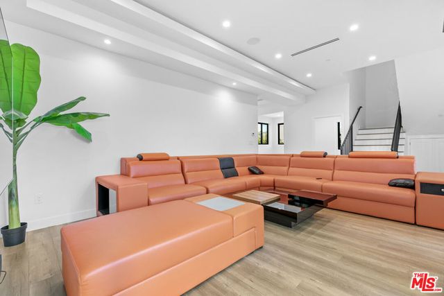 5152 Etiwanda Avenue, Tarzana, CA 91356