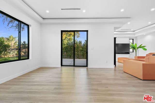 5152 Etiwanda Avenue, Tarzana, CA 91356